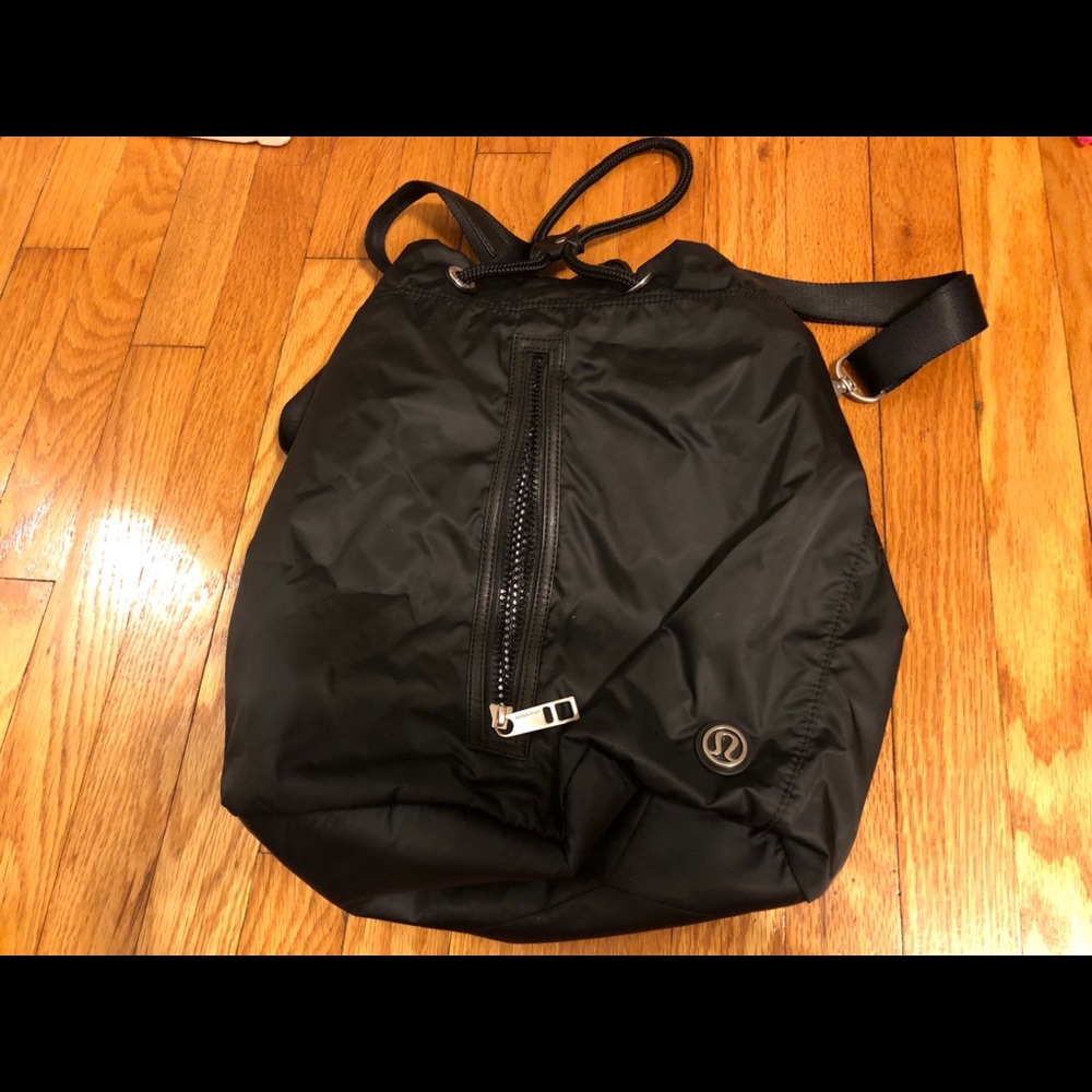 Lululemon gym bag- smoke free and animal free home